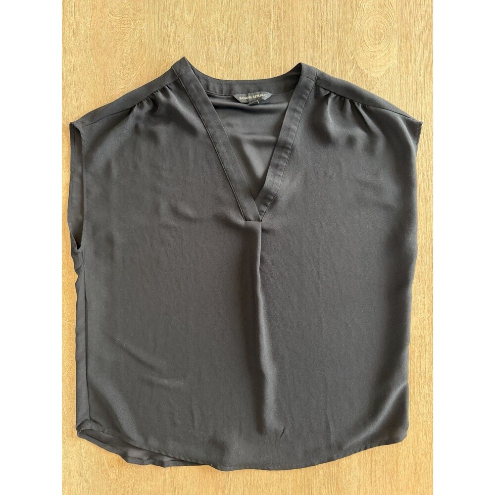 Banana Republic Black Sleeveless V-Neck Blouse Top Women’s Small Career